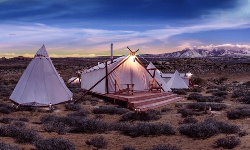 Tents set up in Moab, Utah with mountains in the background